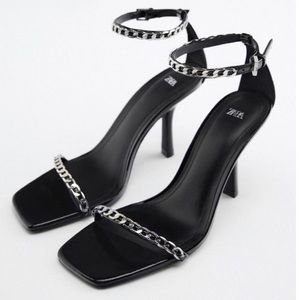 CHAIN TRIM HEELED SANDALS